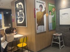 -麦当劳(上海虹桥站30B检票口楼上)