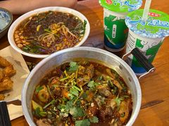 -爆炸头阿姨小四川正宗川味小吃(无任何分店)