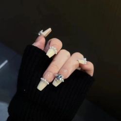 -悦指间美甲美睫