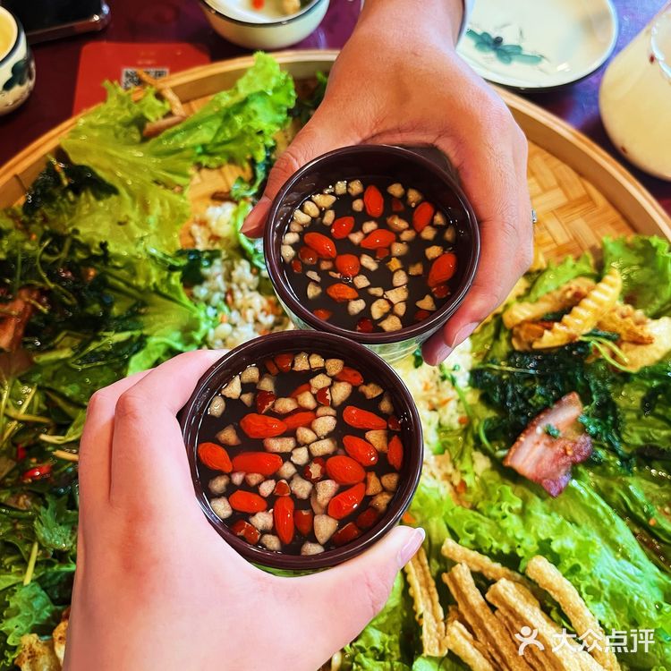 终于吃到了心心念念的手抓饭！来丽江古城一定要去