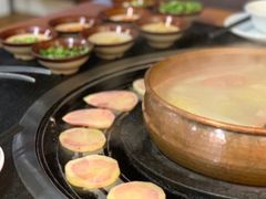 云南花心土豆片-阿山卓·野生菌火锅·纳西火塘烤肉