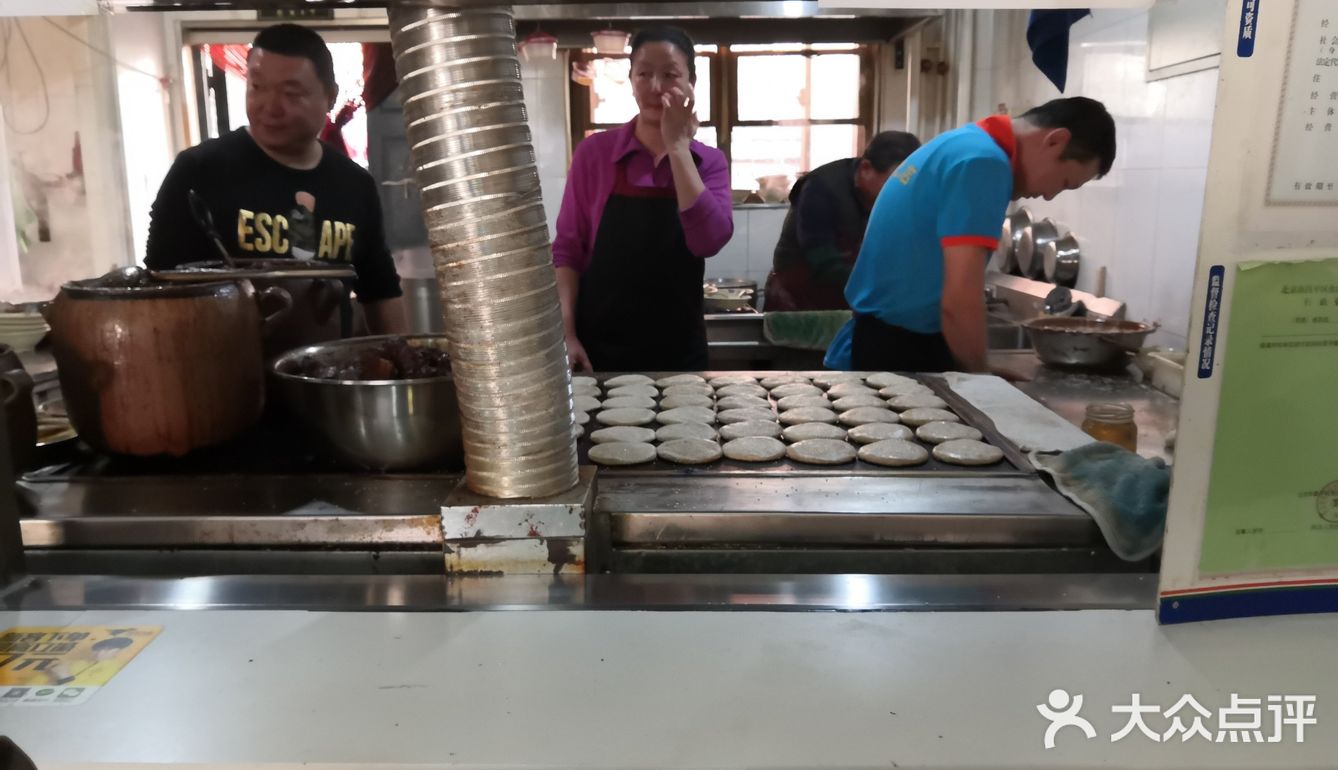坛子肉是猪五花肉炖的特别烂还特别入味