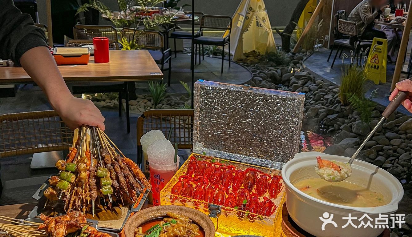 杭州首店营地烧烤！开门就爆满！
