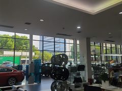 -上海宝信宝马4S店