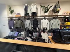 -lululemon(上海浦东IFC店)