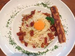 -Chom Cafe and Restaurant