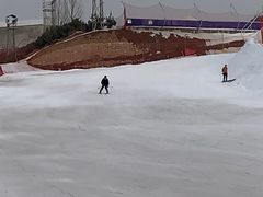 -采薇庄园四季滑雪场