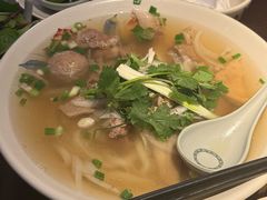 -大头虾越式风味餐厅(光明广场店)