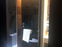 -粤塔x电竞酒店(深圳龙华大浪后浪新天地店)