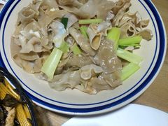 芹菜炒云耳-炊烟·山房菜