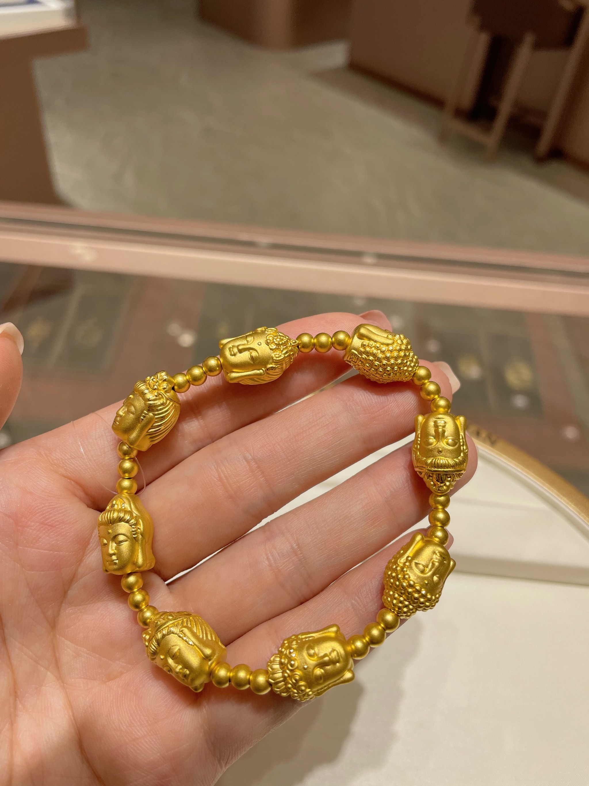 十二生肖适合戴什么宝石手串(十二生肖适合戴什么宝石手串呢)
