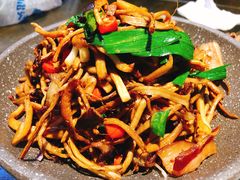 茶树菇炒腊肉-老灶房-四川土菜(铁牛广场店)