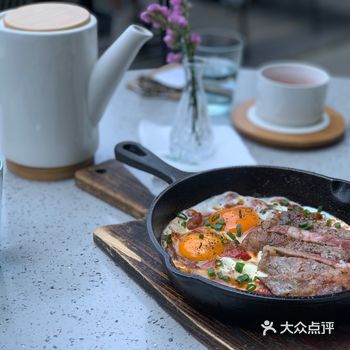 在小红书上看到的摩洛哥闷蛋，就直奔了