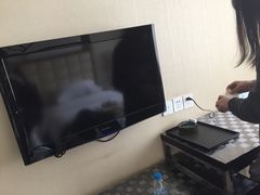 -昆明朗威酒店(昆明站火车站双桥夜市风情街店)