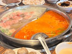 -苗伯妈酸汤火锅