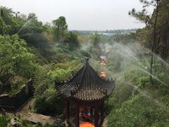 -雪山彩虹谷景区