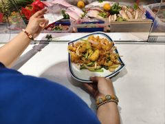 -瑞虹新天地月亮湾