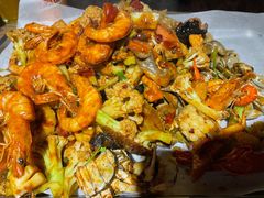 -嗨辣小聚·盘锦河蟹·海鲜烧烤龙虾(盘锦十年好店)
