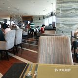 朋友团购的自助餐，三人三百多