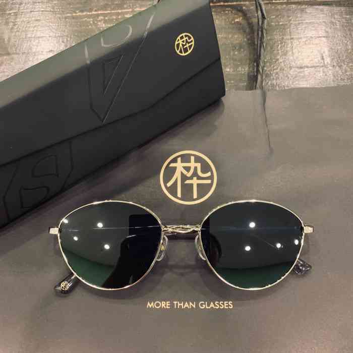 "这家枠眼镜店在鸿福路200号汇一城二楼,