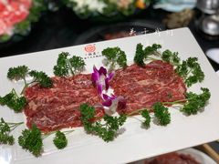 手切古饲霜降牛肉-重庆德庄火锅(体育中心店)