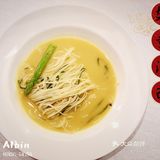 金桥一家彰显“富豪”气息的融合粤菜馆