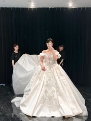 点击看大图 -Renee芮亦婚纱