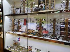 -MiRi眼镜连锁·蔡司·尼康控优点合作店(莘庄店)