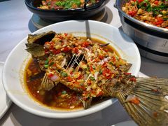 香煎鲫鱼-费大厨辣椒炒肉(黄兴中心广场店)