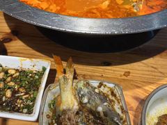 -野山舂·贵州现舂酸汤火锅(鸿通城店)