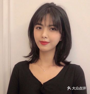 超爱的一款显脸小的锁骨发型，对于发量少的妹子来说就是