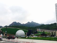 -百里峡七彩艺术小镇