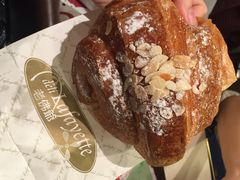 杏仁片牛角包-老佛爷饼店