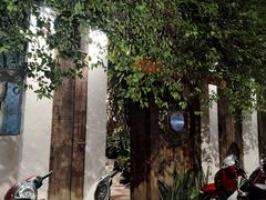 -Cuc Gach Quan Restaurant