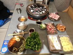 -围炉肉舍丹东海鲜烤肉·烤活鳗(步行街店)