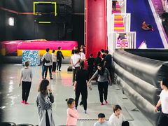 -嘿哟动霸CHUA·新潮玩运动娱乐中心·蹦床滑冰团建乐园
