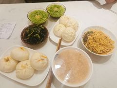 -李与白包子铺(桐梓林店)