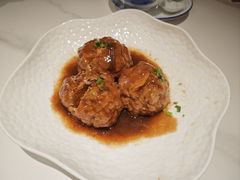 鸭蛋黄狮子头-梅飞酒家(名辉豪庭店)