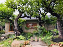 -Chom Cafe and Restaurant