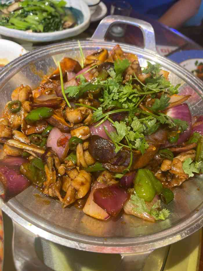 魏记小厨-"远处刚到门口还以为是放露天电影的,好多人.