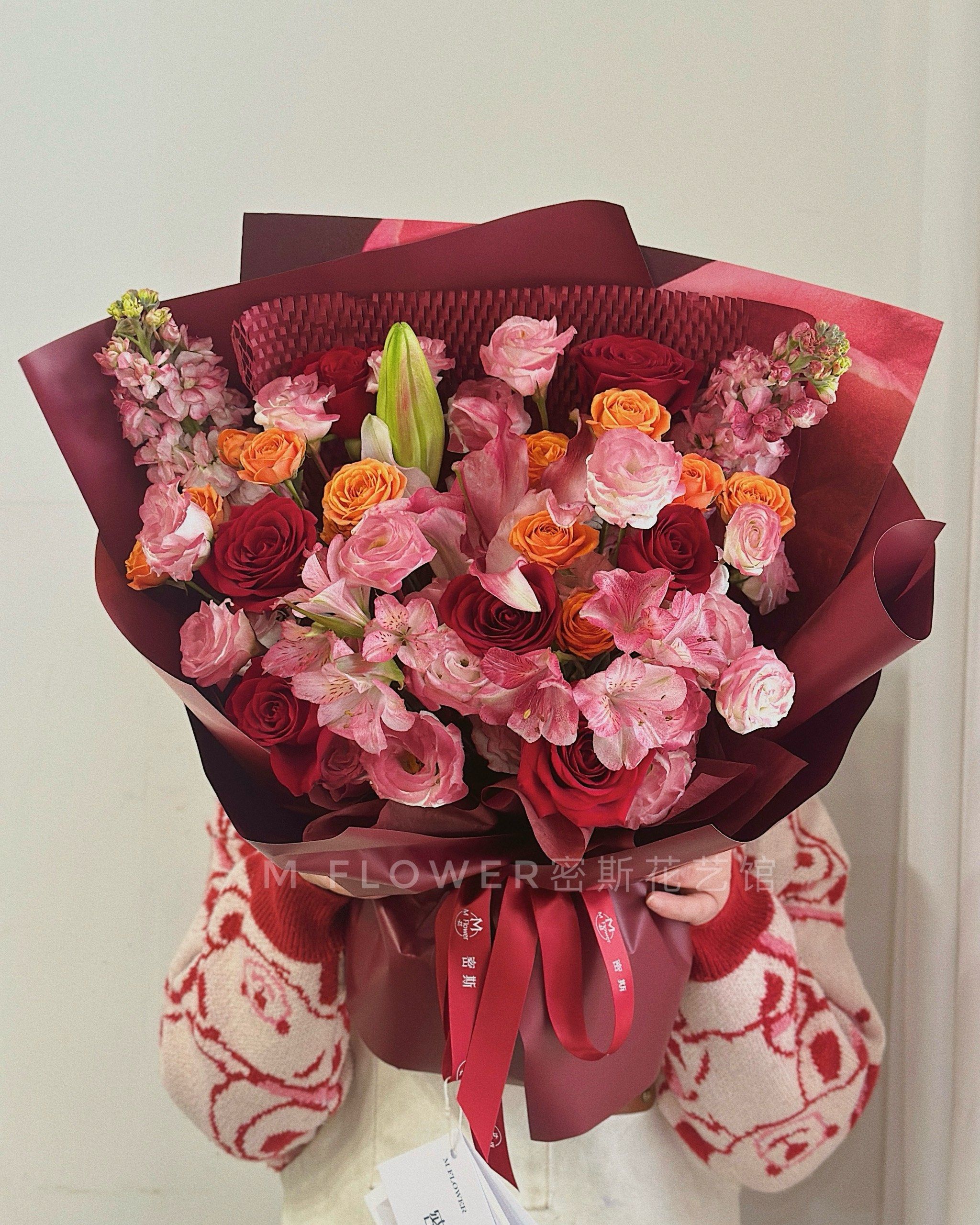 红色混搭花束送领导长辈