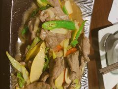 酸木瓜炒牛肉-紫滇源云南生态菜(丹凤街店)