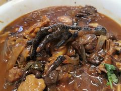 小鸡炖蘑菇-关东小磨东北菜(上海长风大悦城店)