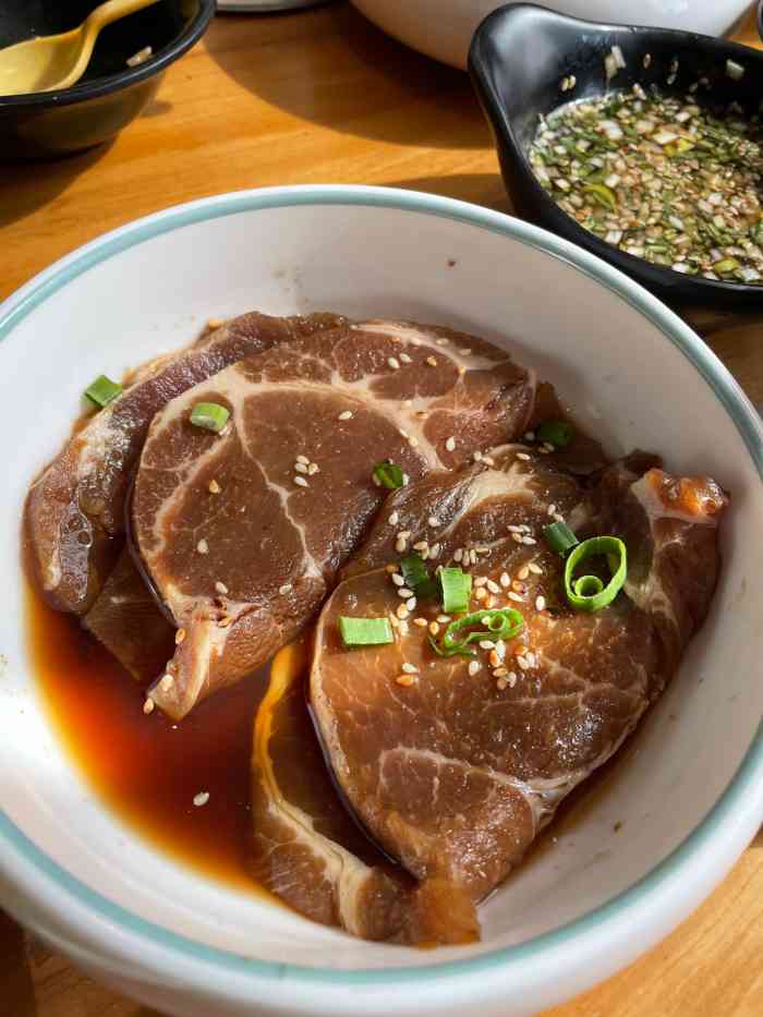 江原道和牛烤肉(怀柔店)-"[薄荷]环境: 位于怀柔校园市场对面的胡.