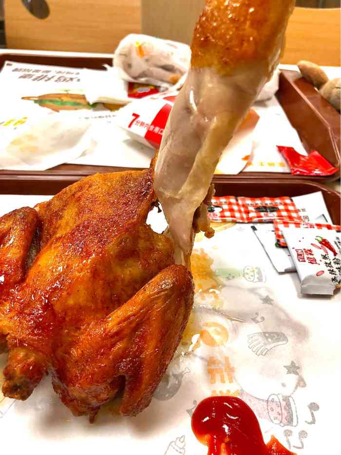 华莱士·全鸡汉堡(大润发店)-"久违的周二汉堡5元一个,一进门嗯人有点