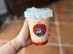 草莓冰拿铁-幸运咖(思源学院店)