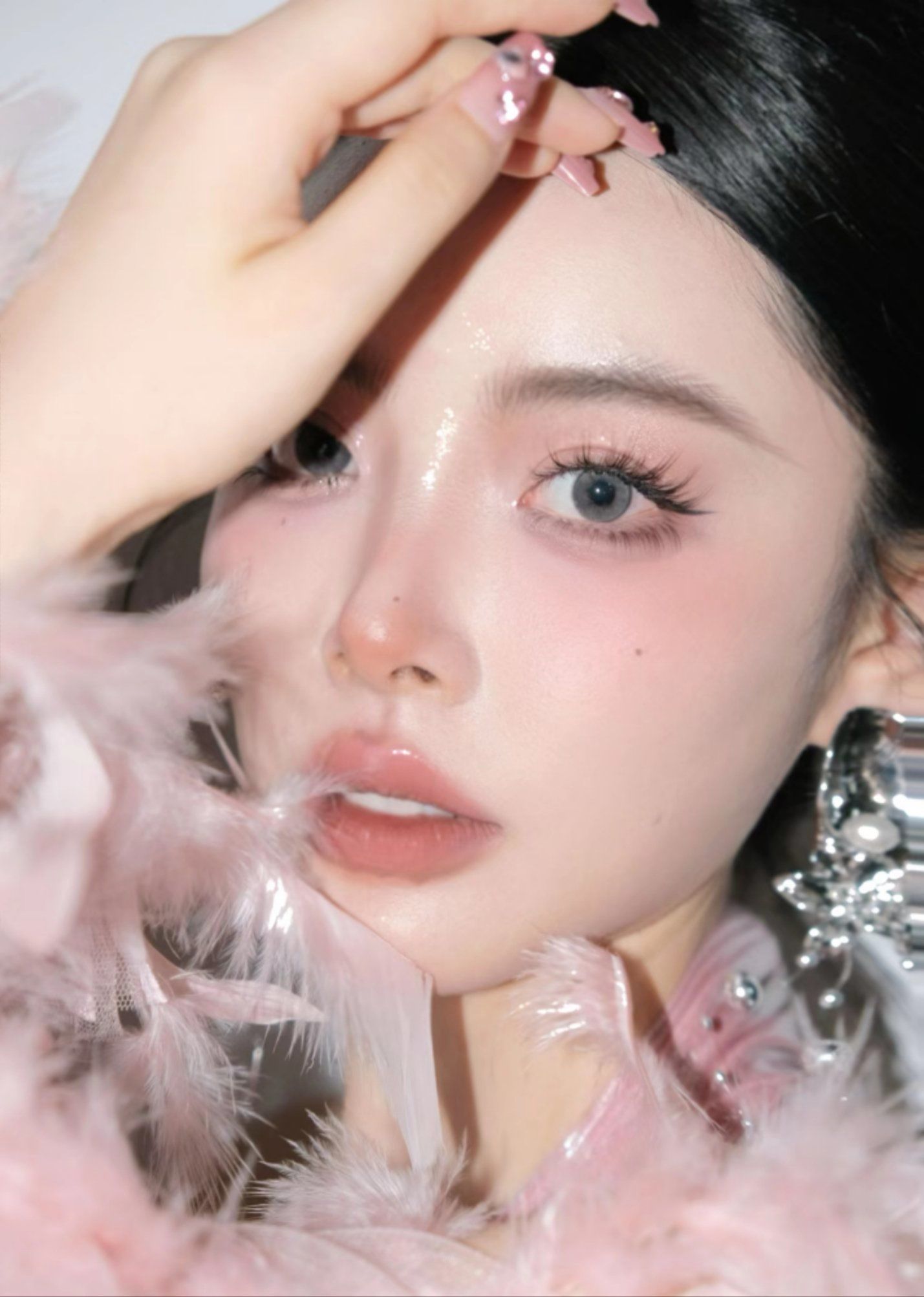 纯欲风妆容,清透底妆打造自然肌肤.眼妆淡