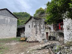 -高荡千年布依古寨旅游景区