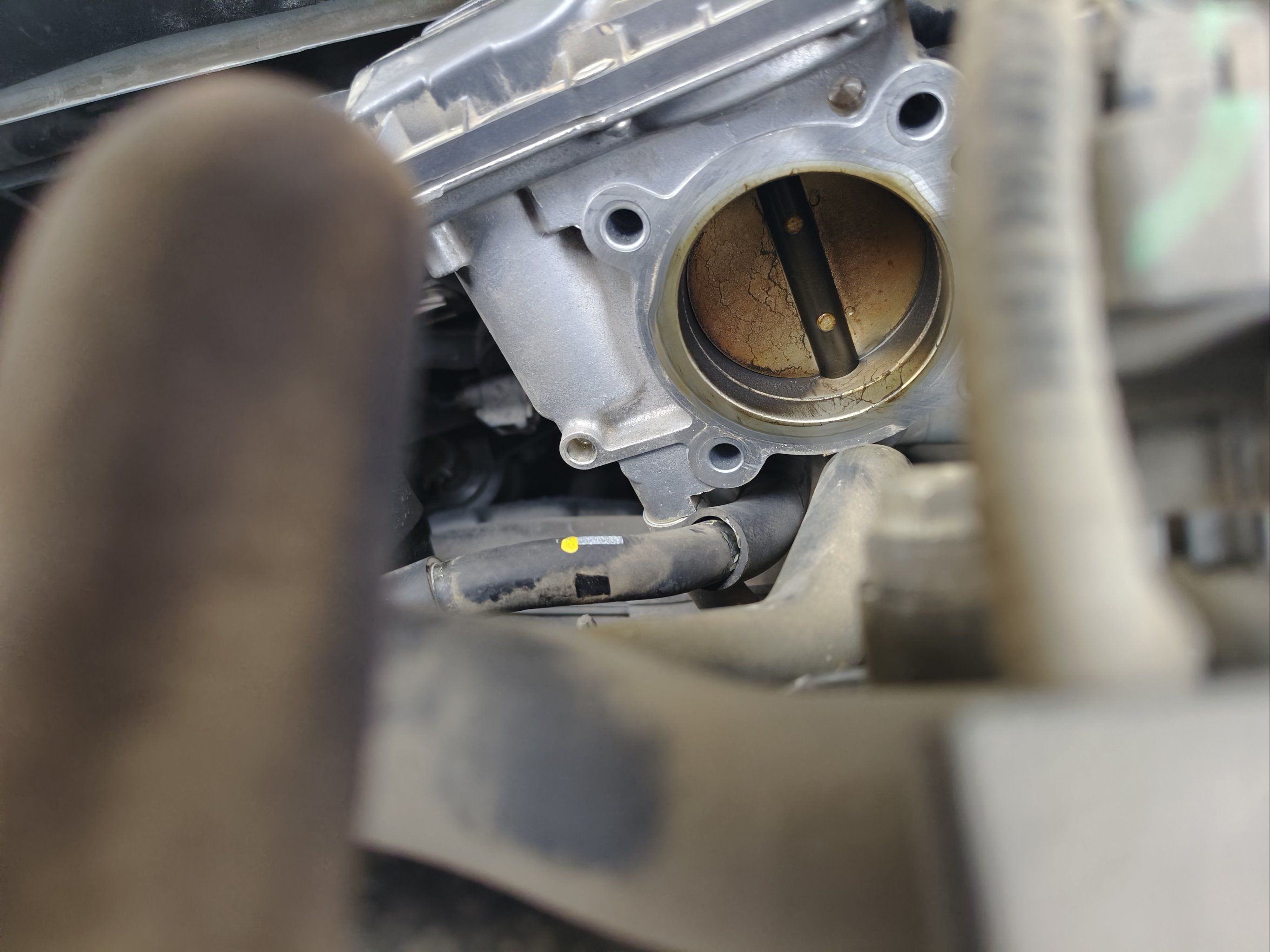 随手拍 节气门积碳,途虎说需要清洗了.