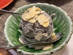 黑芝麻冰淇淋-满来寿喜烧(金虹桥店)